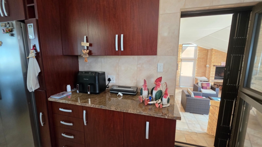 4 Bedroom Property for Sale in Stilbaai Wes Western Cape